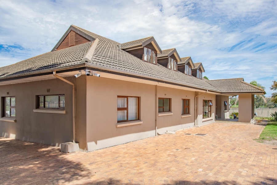 6 Bedroom Property for Sale in Lyndoch Western Cape
